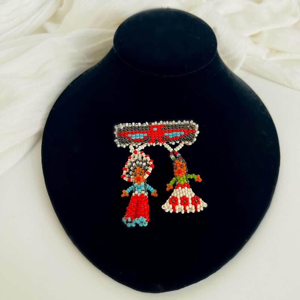 Vintage Native American beadwork pin/brooch